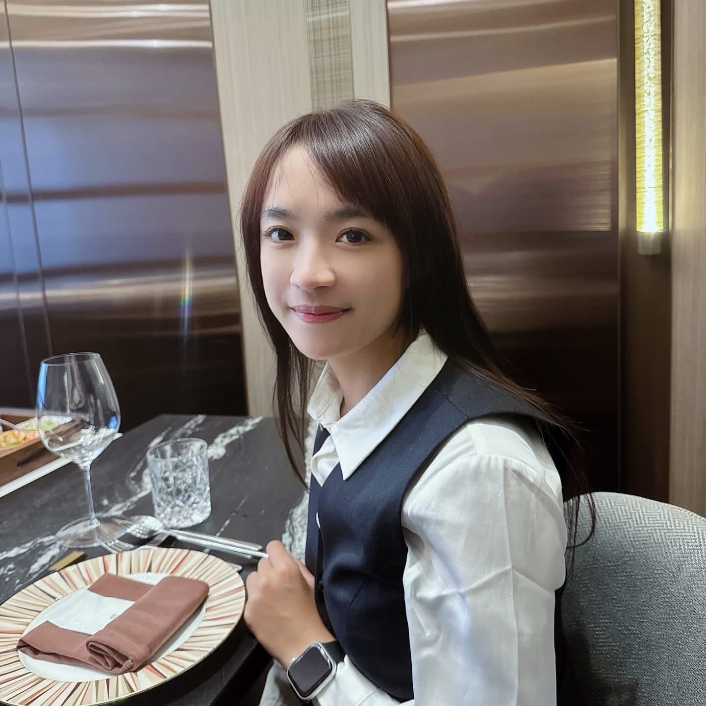 林俞君 Maggie 與客戶餐敘,高雄房地產顧問