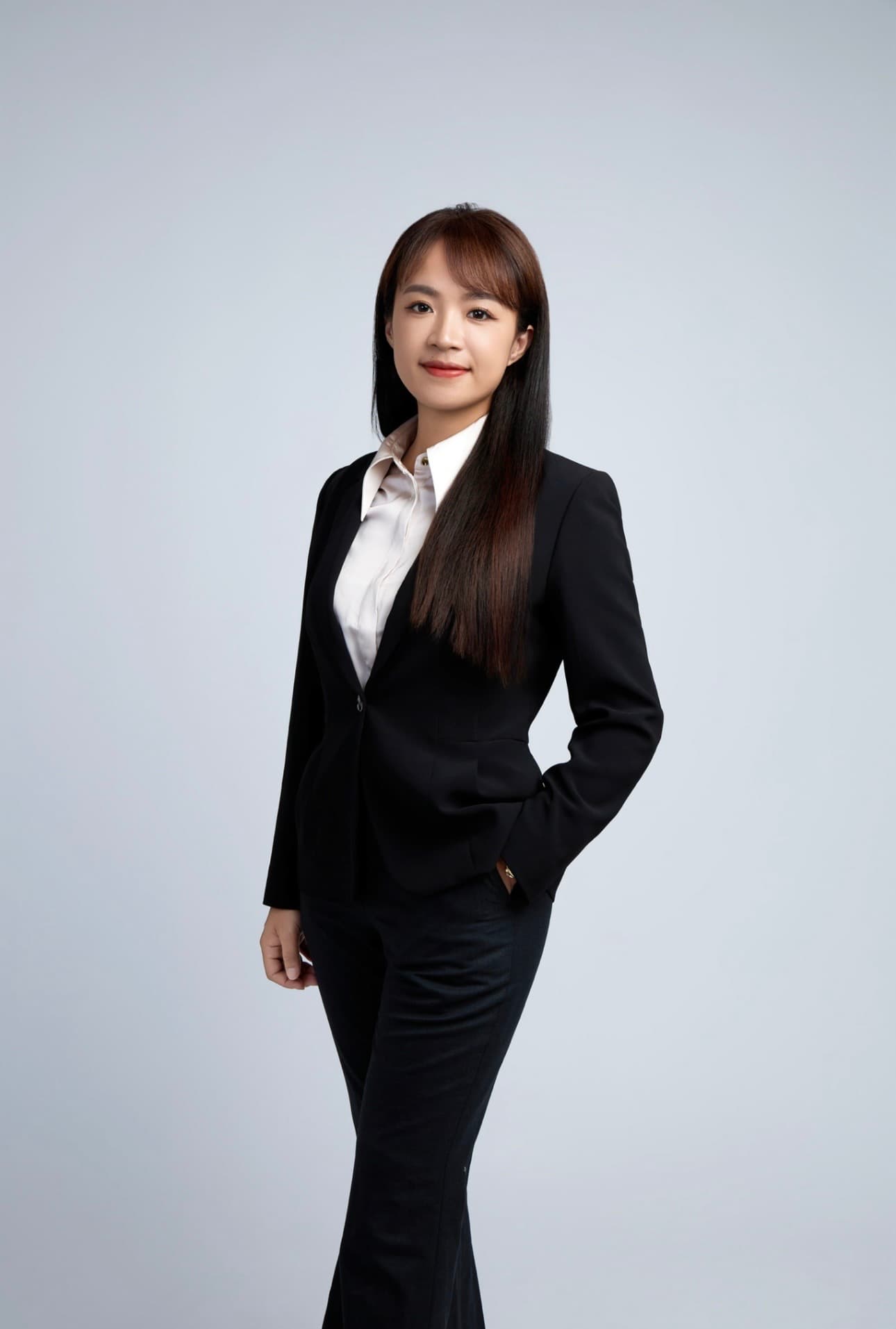 高雄房地產經紀人林俞君 Maggie 形象照,永義房屋經理,服務高雄鼓山、左營、三民區